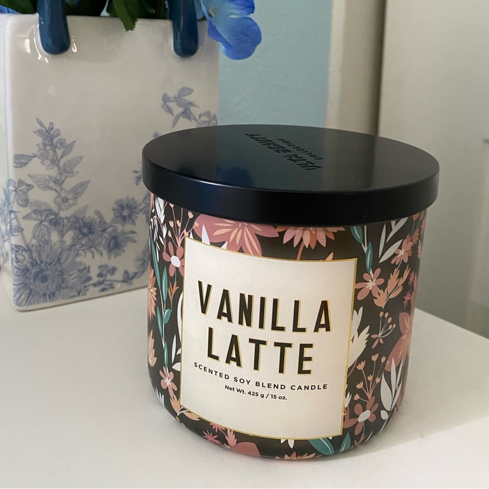 ULTA beauty collection Vanilla Latte Candle 15oz NWT